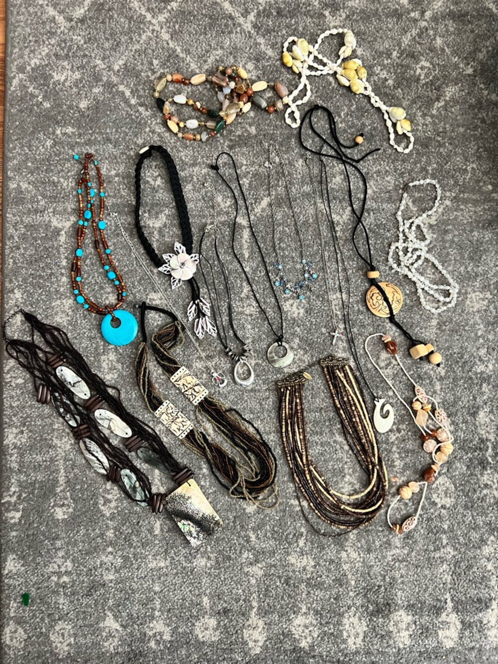 Assorted Women's Beaded and Pendant Necklaces - ladies jewelry lot of 16 pieces